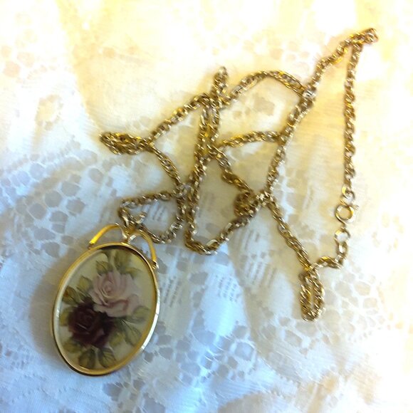 Vintage Rose Pink Burgundy Flower Oval Pendant VTG Gold Tone Floral Necklace - Picture 2 of 11